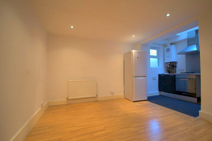 1 Bedroom Flat To Rent In Rosendale Road, Herne Hill, SE24