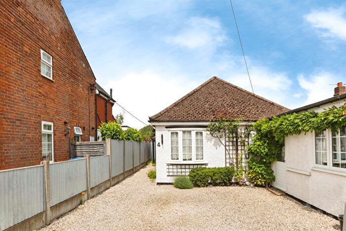 2 Bedroom Detached Bungalow For Sale In Belle Vue, Stone, Aylesbury, HP17