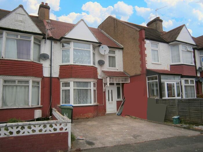 4 Bedroom Semi-Detached House To Rent In Park Road, Wembley, HA0