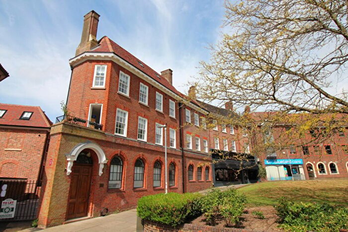 2 Bedroom Flat To Rent In Salisbury Square, Hatfield, Hertfordshire, AL9