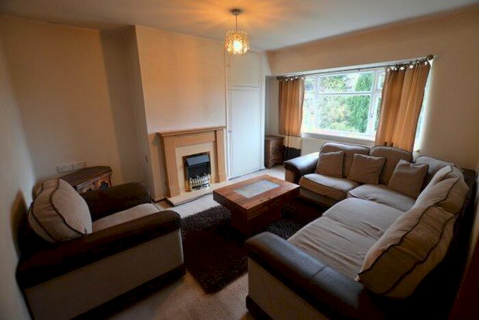 2 Bedroom Flat To Rent In Hoyland Road, Wakefield, WF2