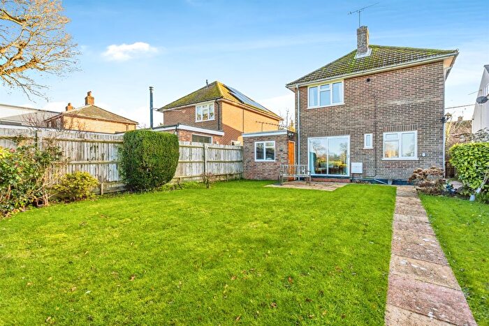 3 Bedroom Link Detached House For Sale In Horsham Road, Handcross, Haywards Heath, RH17