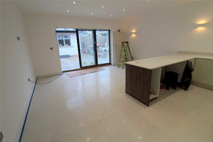 3 Bedroom Apartment To Rent In Brook Avenue, Edgware, HA8