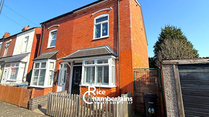 4 Bedroom Semi Detached House For Sale In Victoria Road, Stirchley, Birmingham, B30