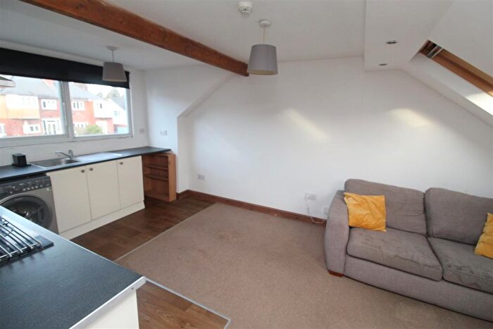 1 Bedroom Flat To Rent In Bryngwyn Road, Newport, NP20