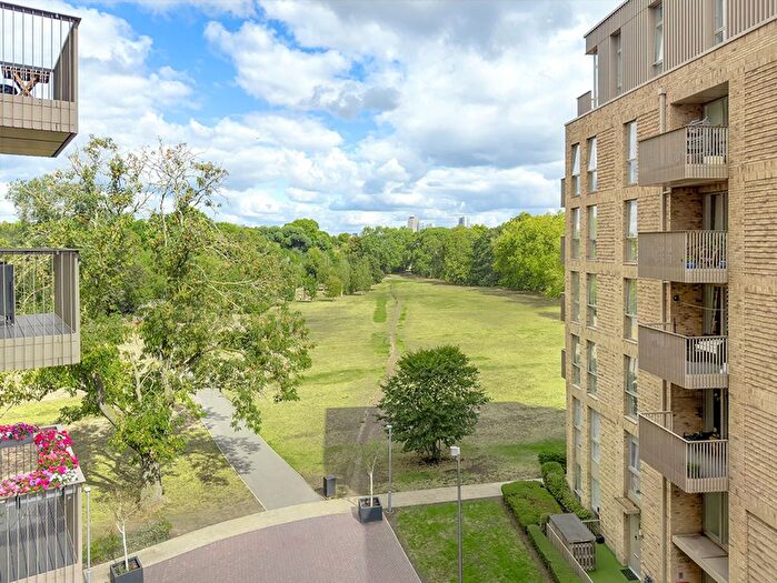 2 Bedroom Flat For Sale In Adenmore Road, London, SE6