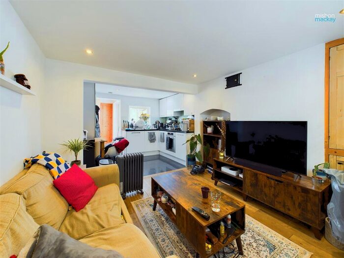 2 Bedroom Cottage To Rent In Frederick Gardens, Brighton, BN1
