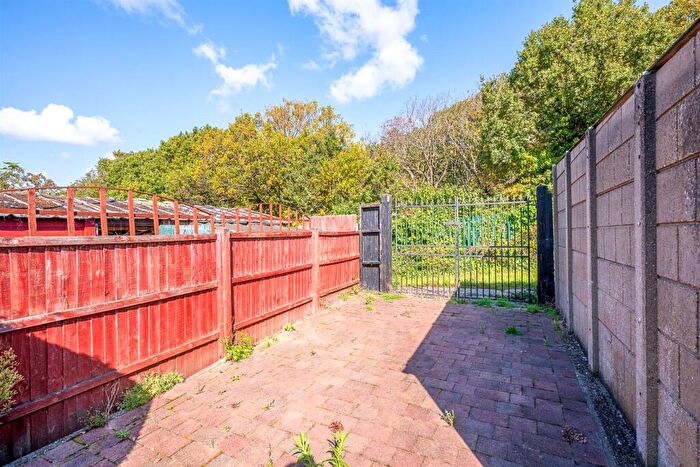 3 Bedroom End Of Terrace House For Sale In Castlewood Drive, London, SE9