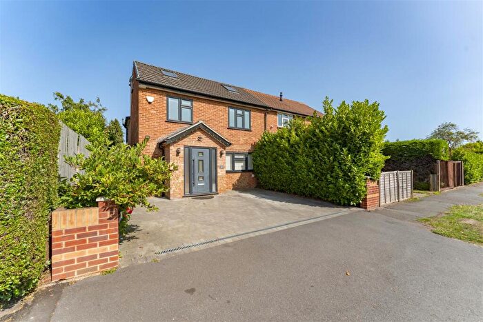5 Bedroom Semi-Detached House For Sale In St. Margarets Close, Iver, SL0