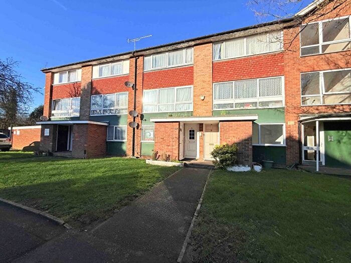 2 Bedroom Flat For Sale In Compton Road, UB3