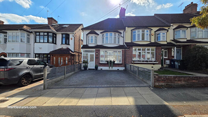 3 Bedroom End Of Terrace House For Sale In Uplands Road, East Barnet, EN4