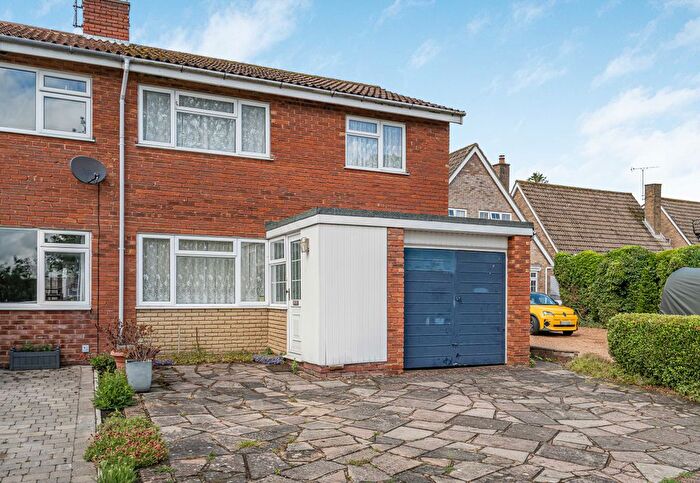 3 Bedroom Semi-Detached House For Sale In College Close, Flamstead, St Albans, AL3