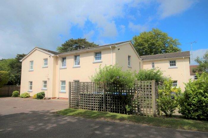 2 Bedroom Flat To Rent In Osterley House, Horsham, RH13