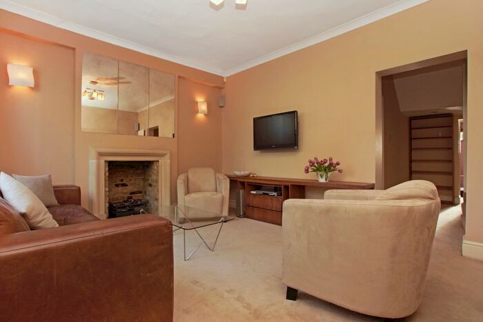 3 Bedroom Flat To Rent In Claremont Square, London, N1