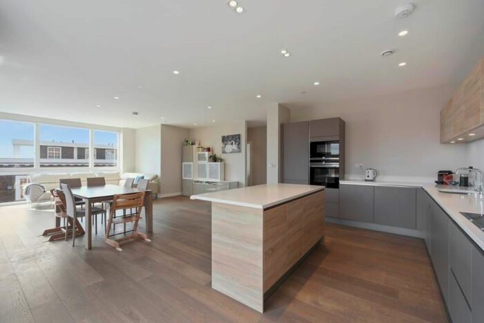 3 Bedroom Flat To Rent In Lightworks Apartments, Devonshire Place, NW2