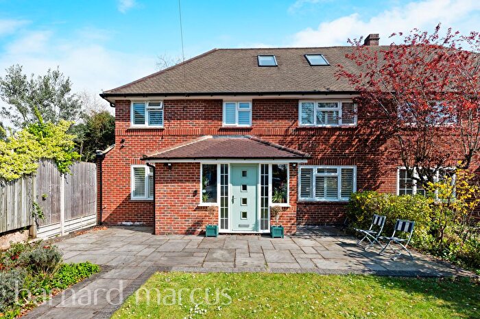 2 Bedroom Property To Rent In Hook Road, Epsom, KT19