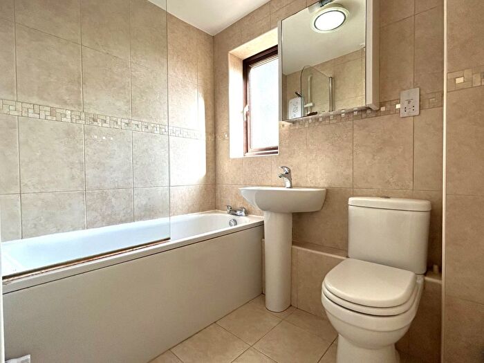 2 Bedroom Flat To Rent In Badgers Bank Road, Sutton Coldfield, West Midlands, B74