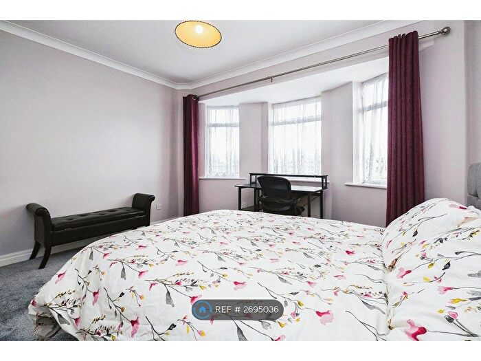3 Bedroom Flat To Rent In Kingfisher House, Liverpool, L13