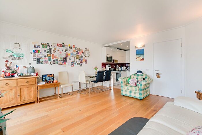 2 Bedroom Flat For Sale In Hutchings Street, London, E14