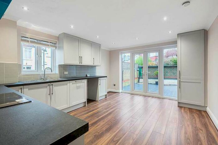 4 Bedroom End Of Terrace House To Rent In Gleneagle Road, London SW16