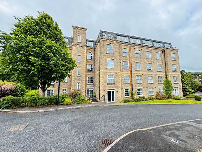 2 Bedroom Apartment For Sale In Dyers Court, Macclesfield, SK10