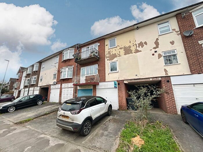 2 Bedroom Maisonette For Sale In Whimsey Park, Nottingham, NG4