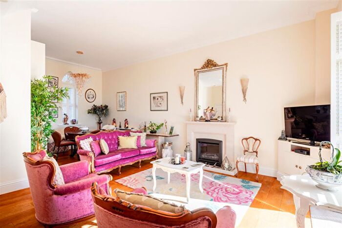 2 Bedroom Flat For Sale In Falmer Road, Rottingdean, BN2