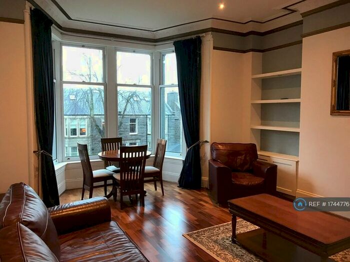 3 Bedroom Flat To Rent In Forest Road, Aberdeen, AB15