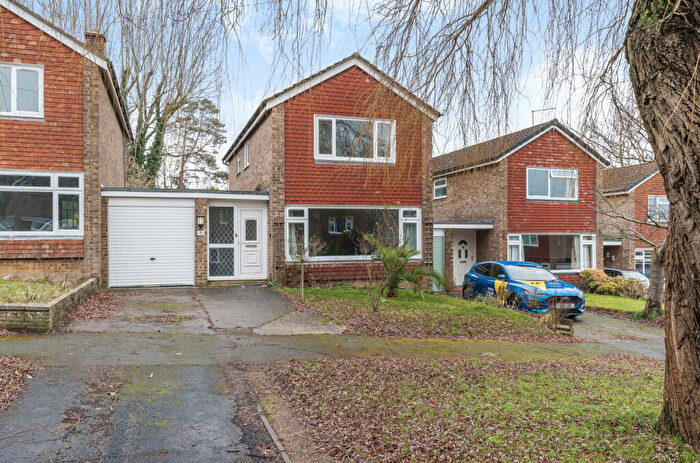 3 Bedroom Link Detached House For Sale In Old Bridge Close, Bursledon, Southampton, Hampshire, SO31