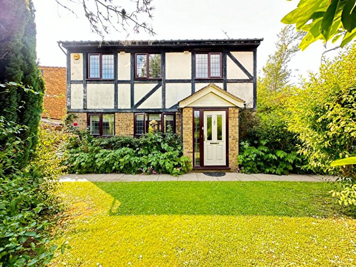 4 Bedroom Detached House To Rent In Colwell Rise, Luton, Bedfordshire, LU2