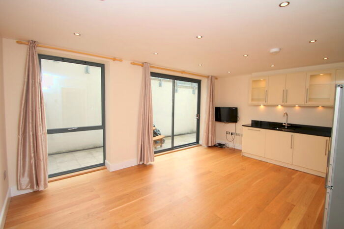 2 Bedroom Flat To Rent In Vantage Point, Beckenham, BR3