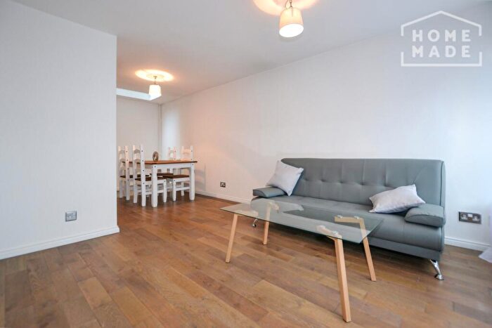 1 Bedroom Maisonette To Rent In Kennet Close, Clapham Junction, SW11