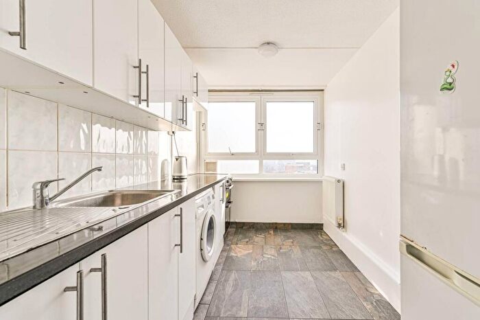 1 Bedroom Flat For Sale In Connor Court, Alfreda Street, Battersea, London, SW11