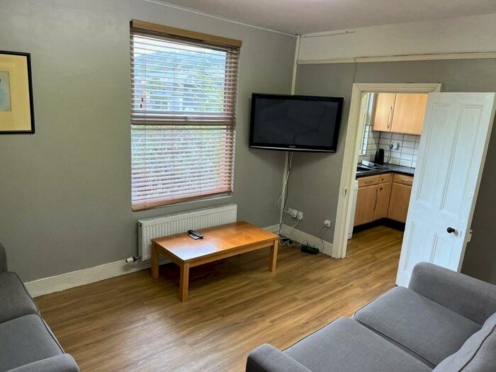 6 Bedroom Semi-Detached House To Rent In Deiniol Road, Bangor, LL57