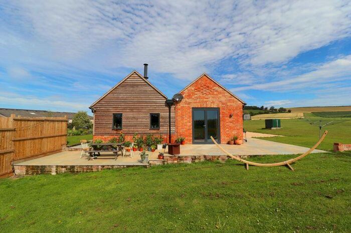 3 Bedroom Barn Conversion To Rent In Sandhurst Lane, Gloucester, GL2