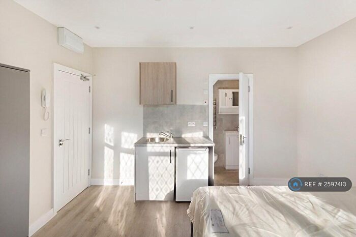 Studio To Rent In Broad Walk, London, SE3