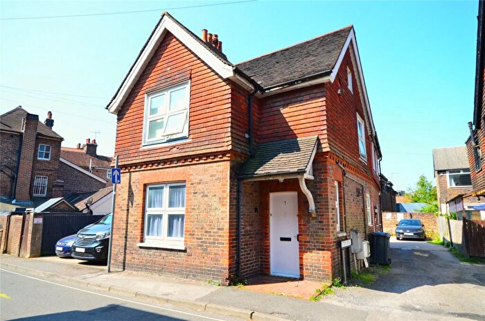 1 Bedroom Maisonette For Sale In Cantelupe Road, East Grinstead, West Sussex, RH19