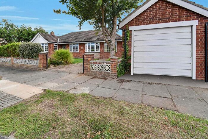 3 Bedroom Bungalow For Sale In Dawlish Road, Scartho, Grimsby, DN33