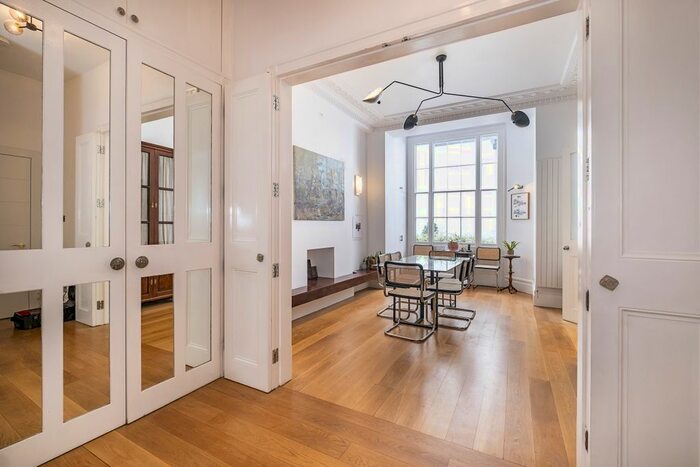 3 Bedroom Flat To Rent In Eccleston Square, London, SW1V