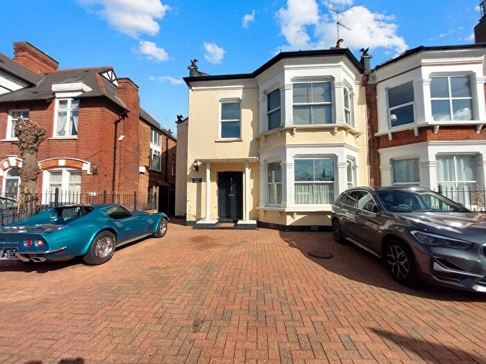 2 Bedroom Flat To Rent In High Road, Eden House, N20