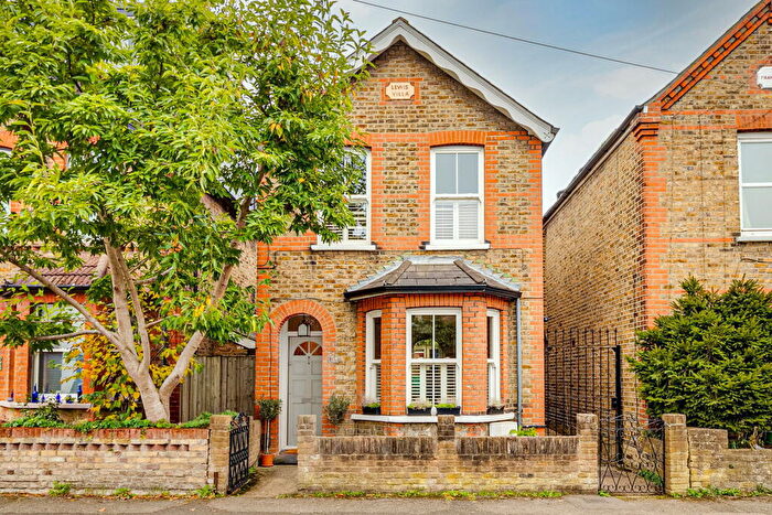 3 Bedroom Detached House For Sale In Northcote Road, New Malden, KT3