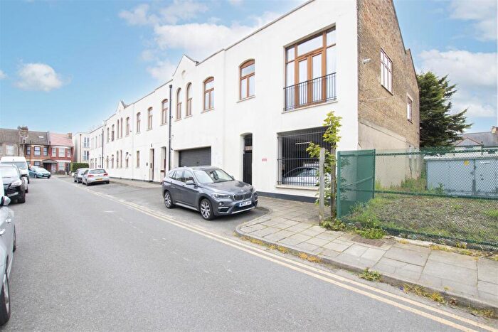 1 Bedroom Flat For Sale In Karyatis Court, Charles Street, Enfield, EN1