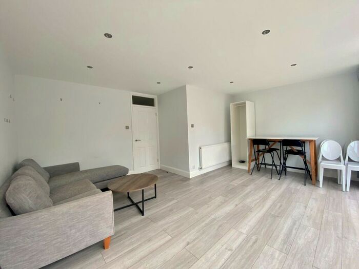 3 Bedroom Flat To Rent In Marlborough Road, Upper Holloway, N19
