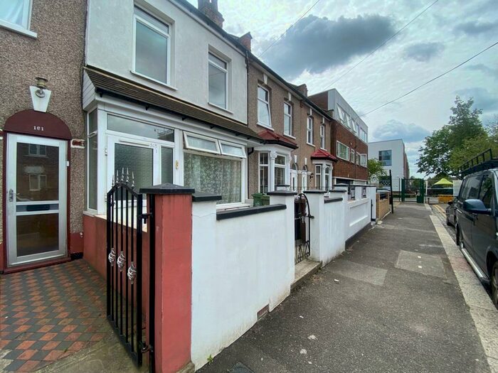 1 Bedroom Flat To Rent In Skeltons Lane, Leyton, London, E10