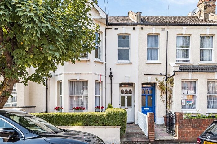 1 Bedroom Flat To Rent In Heythorp Street, London, SW18