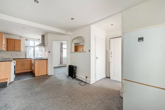 1 Bedroom Flat To Rent In Victoria Road, Ruislip Manor, Ruislip, HA4