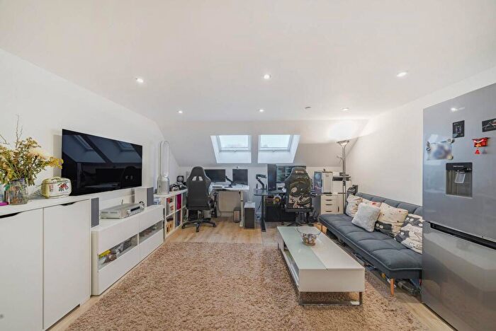 1 Bedroom Flat For Sale In Stanmore Hill, Stanmore, Stanmore, HA7