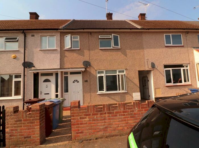 2 Bedroom House To Rent In Araglen Ave, South Ockendon, RM15