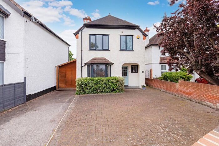 3 Bedroom Detached House For Sale In Cookham Road, Maidenhead, SL6