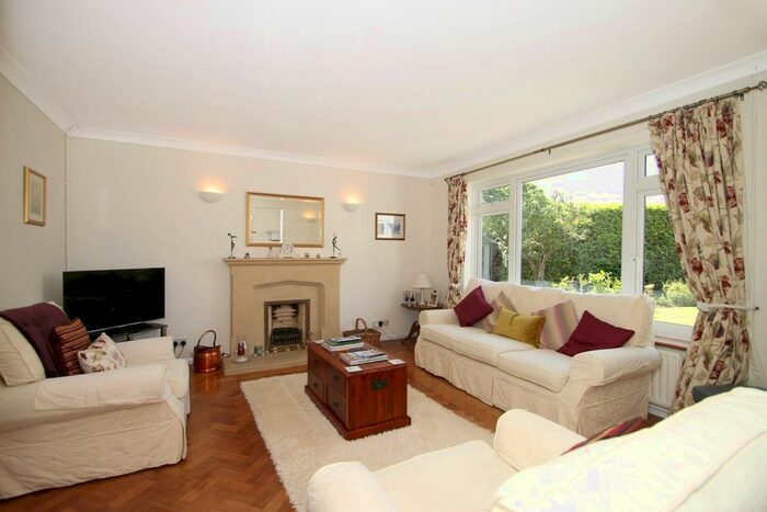 3 Bedroom Bungalow To Rent In Ashcroft, Shalford, Guildford, GU4